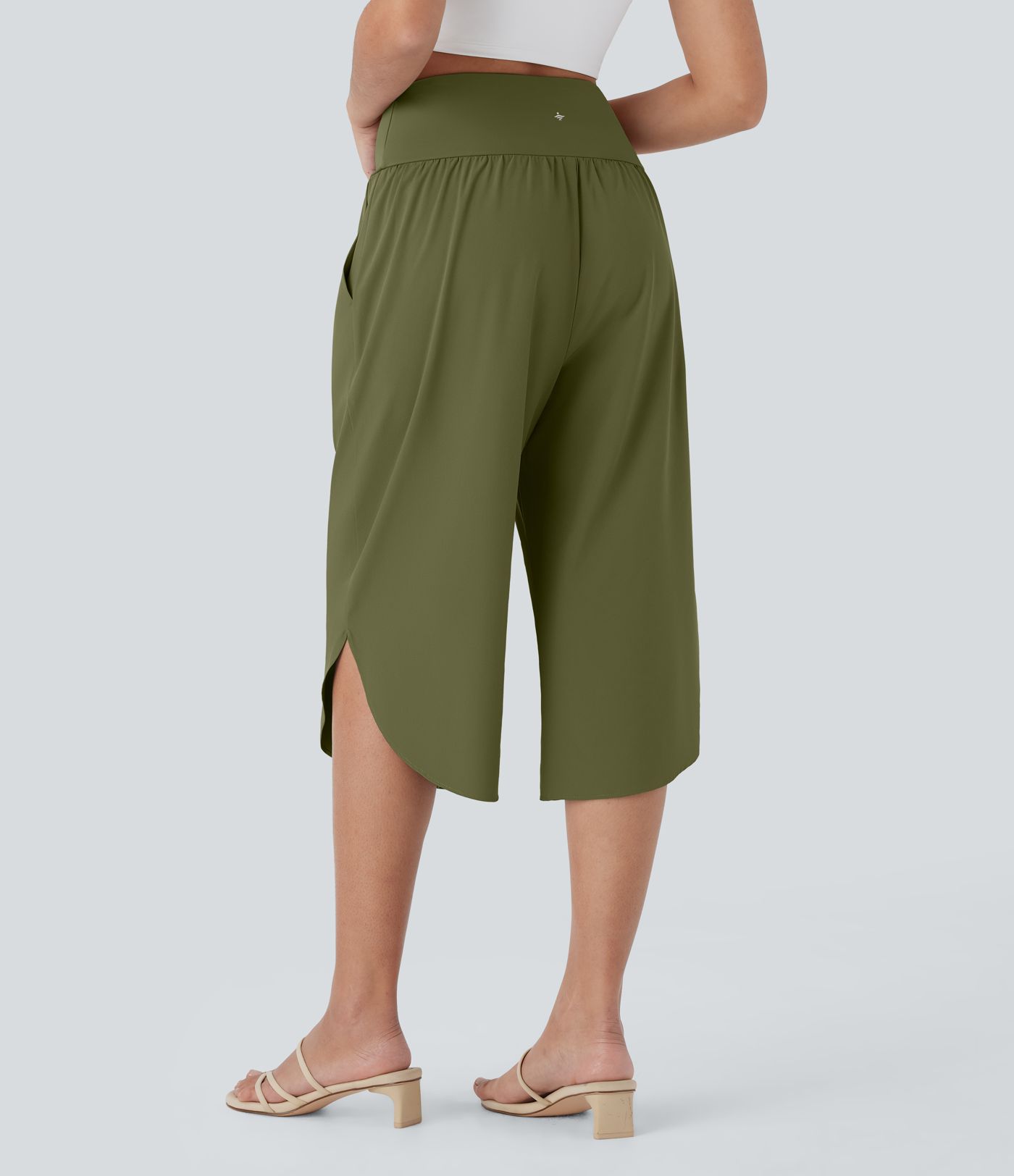 Breezeful™ High Waisted Crossover Pocket Quick Dry Capri Pants