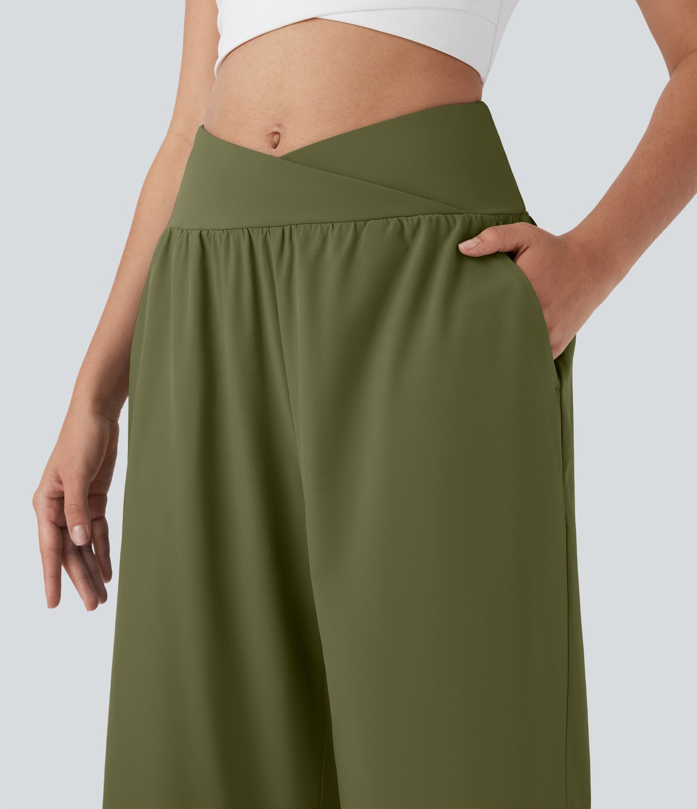 Breezeful™ High Waisted Crossover Pocket Quick Dry Capri Pants