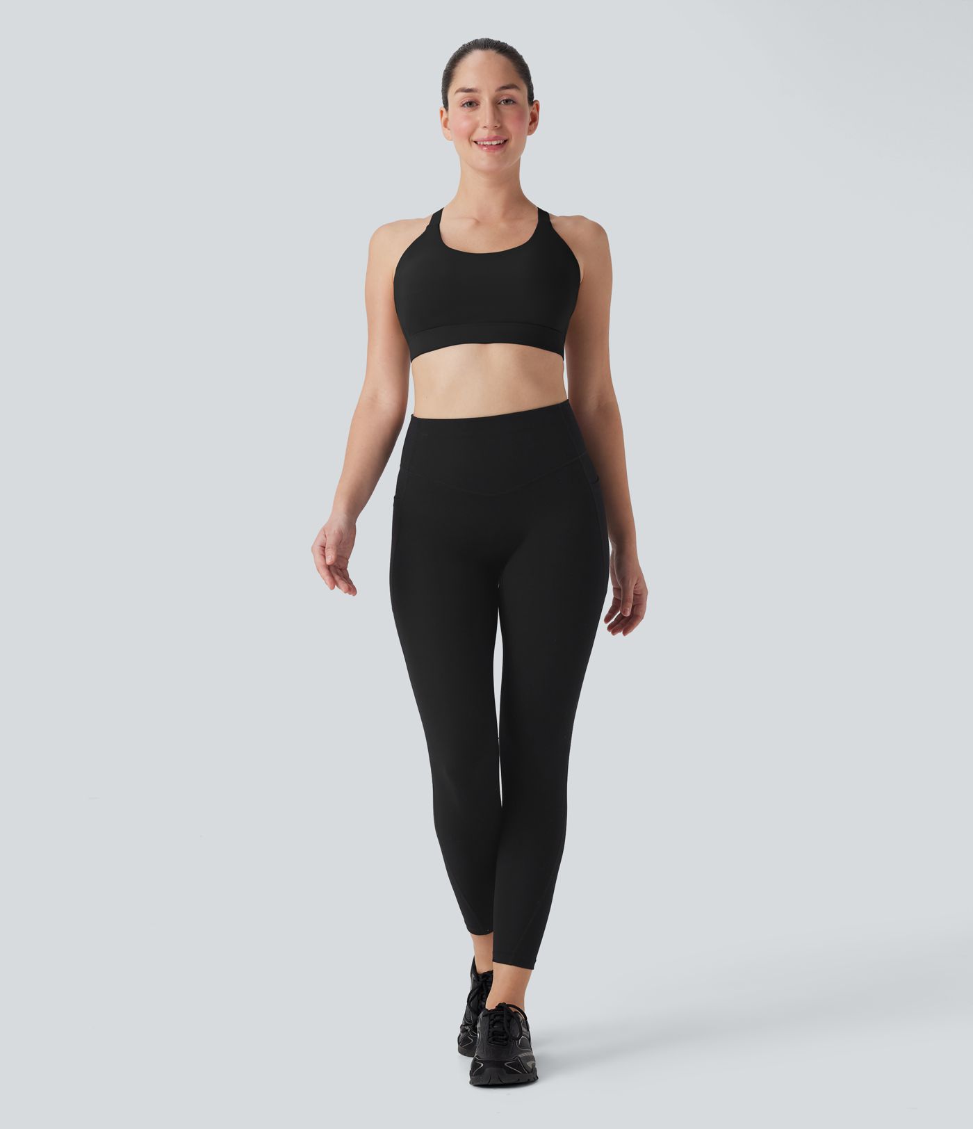 SpeedWave™ - Perforierter Sport-BH mit mittlerem Support, geformten Körbchen und verstellbaren Haken - D-F Cups, schnelltrocknend