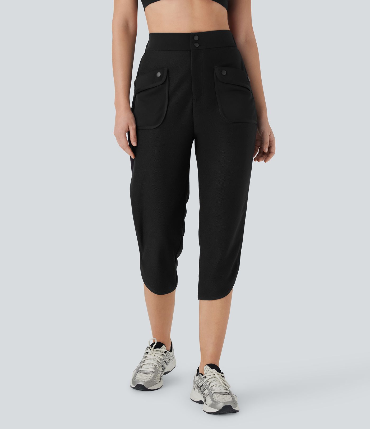 Yoga-Caprihose mit mittelhohem Bund, Seitentaschen, abgerundetem Saum und Schlitz