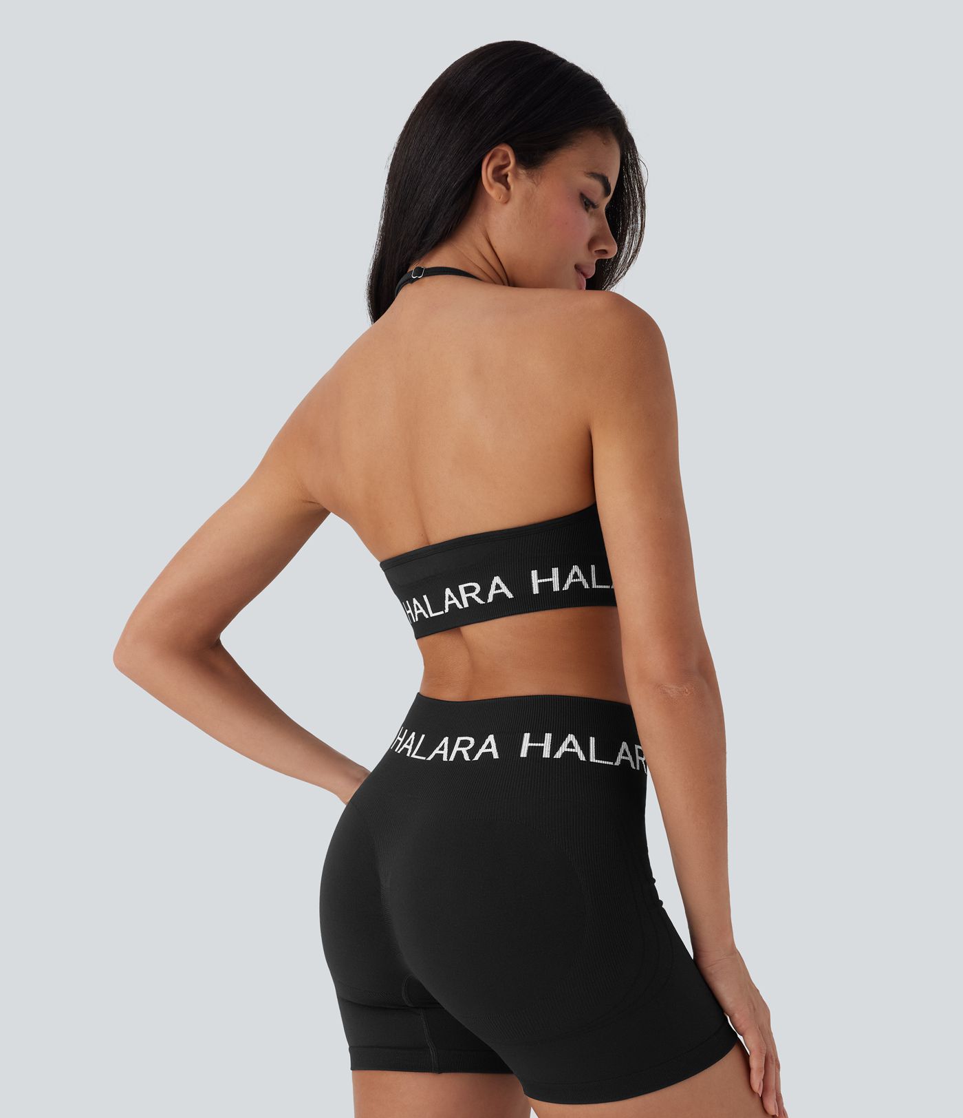 Sujetador deportivo halter para yoga Halara con logo, sin costuras, diseño Flow, soporte ligero