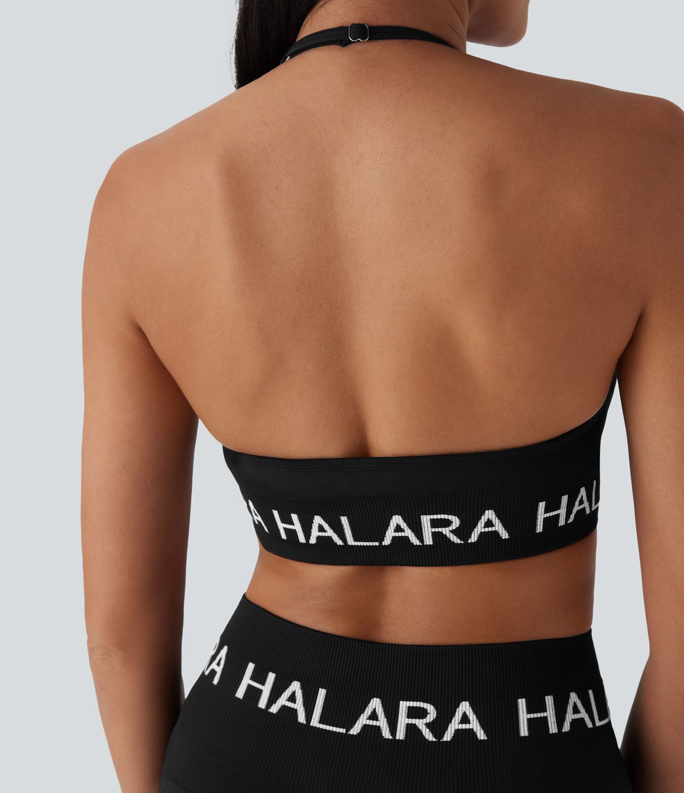 Sujetador deportivo halter para yoga Halara con logo, sin costuras, diseño Flow, soporte ligero