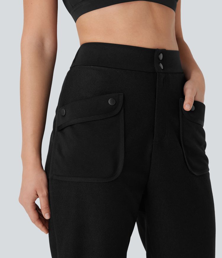 Yoga-Caprihose mit mittelhohem Bund, Seitentaschen, abgerundetem Saum und Schlitz