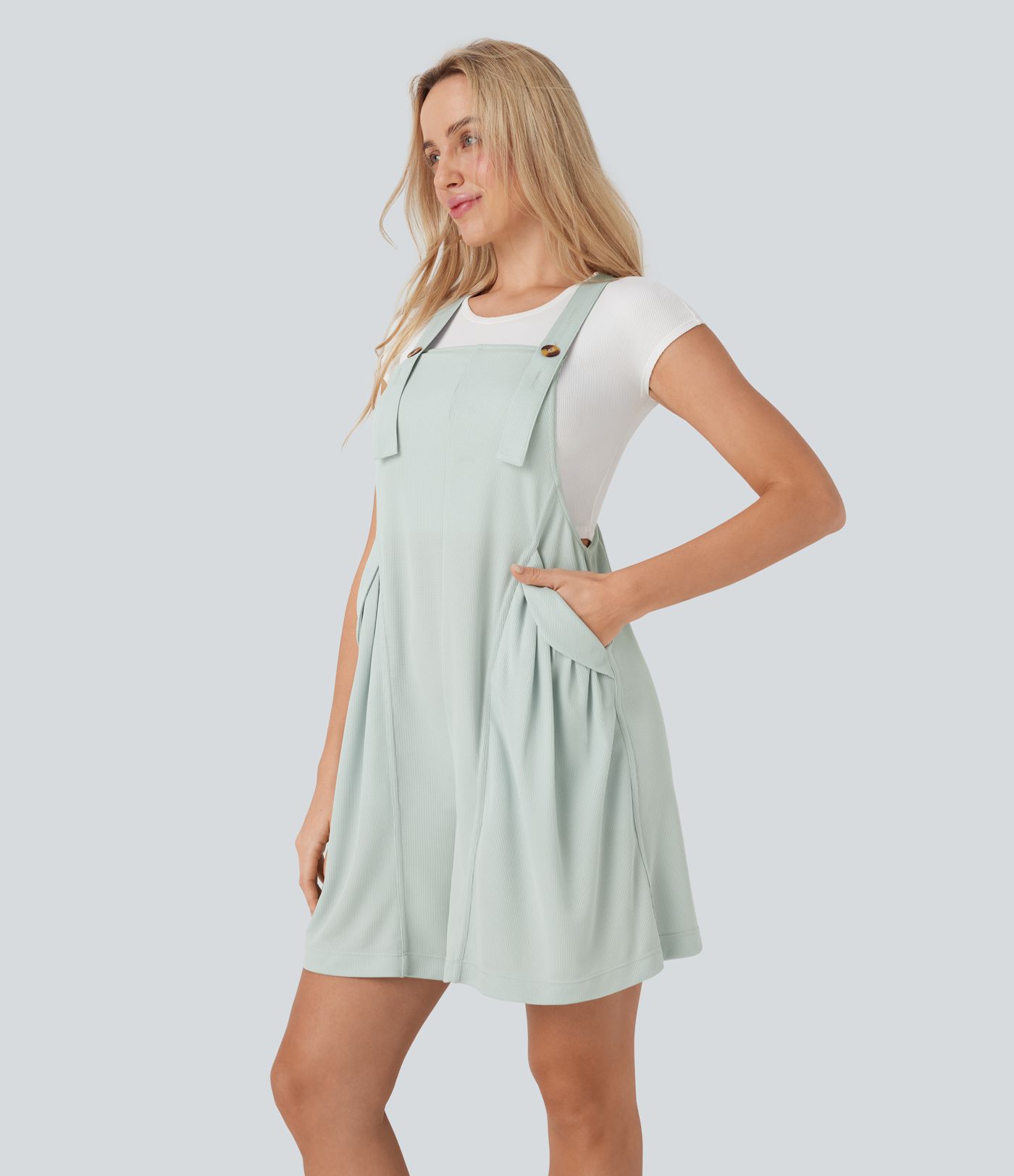 Overol casual con botones tirantes ajustables y bolsillos laterales