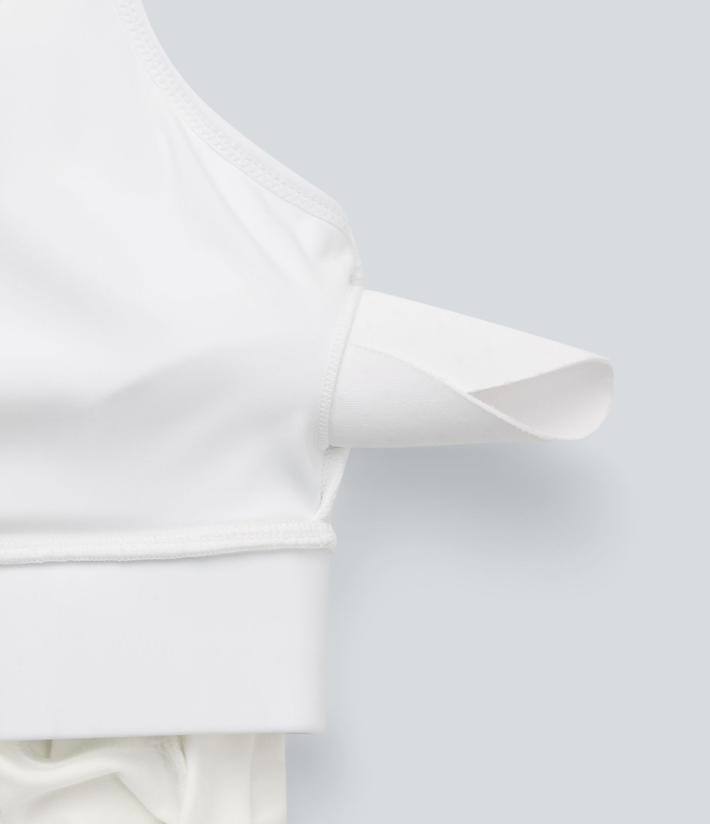 Rückenfreies, plissiertes Yoga-Camisole-Top mit überkreuzten Doppelträgern - schnelltrocknend