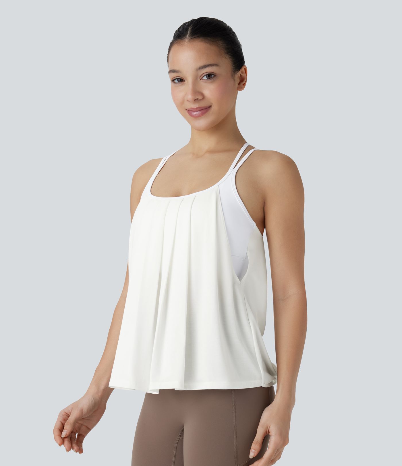 Rückenfreies, plissiertes Yoga-Camisole-Top mit überkreuzten Doppelträgern - schnelltrocknend