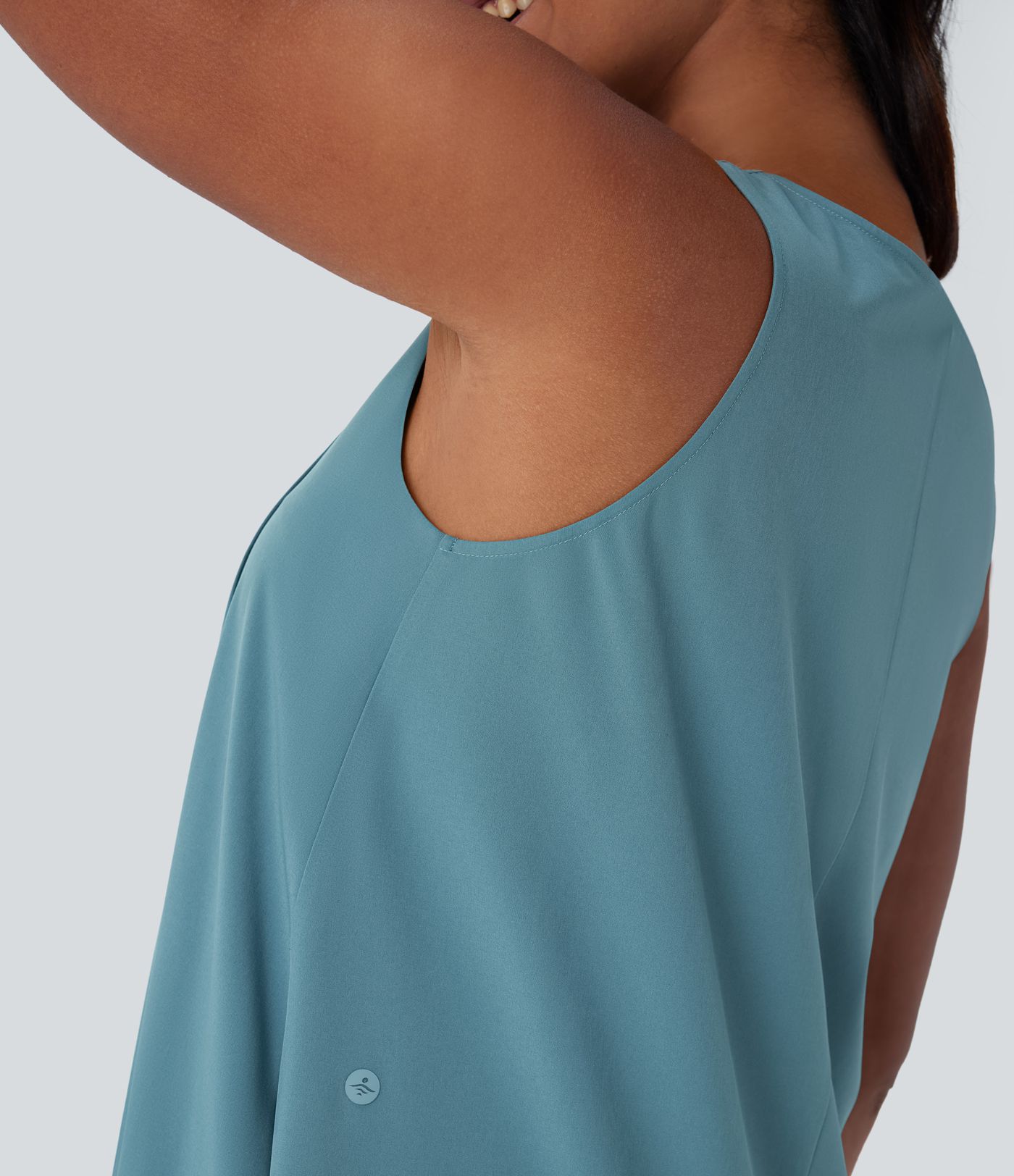 Vestido midi casual Breezeful™ fluido en capas y sin mangas de cuello en V con secado rápido