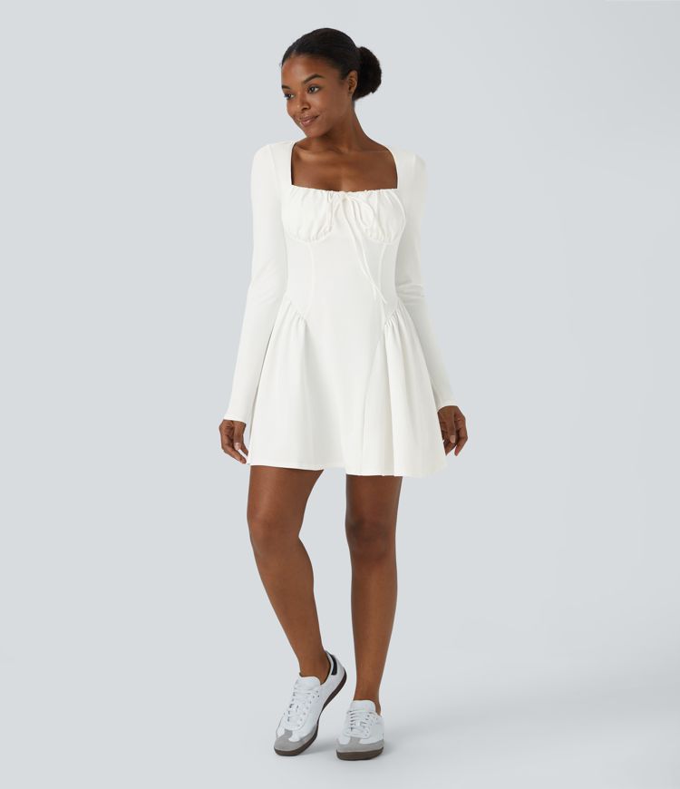 Vestido corto plisado manga larga cuello cuadrado cordón corsé