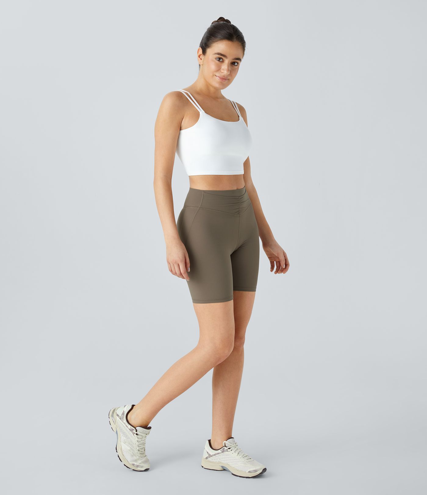 Halara UltraSculpt™ Shorts de entrenamiento 7'' de cintura alta, con bolsillos, fruncidos y que realzan los glúteos