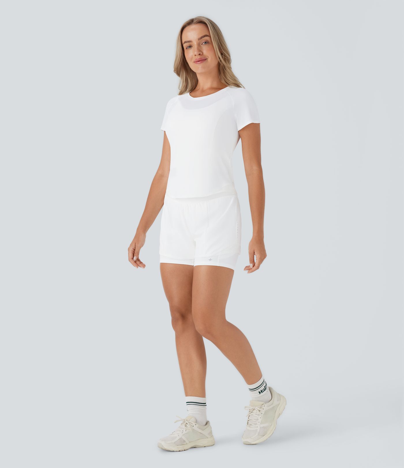 Short 2-en-1 de course gainant taille haute réfléchissant avec empiècements résille contrastés et séchage rapide avec poches SpeedWave™