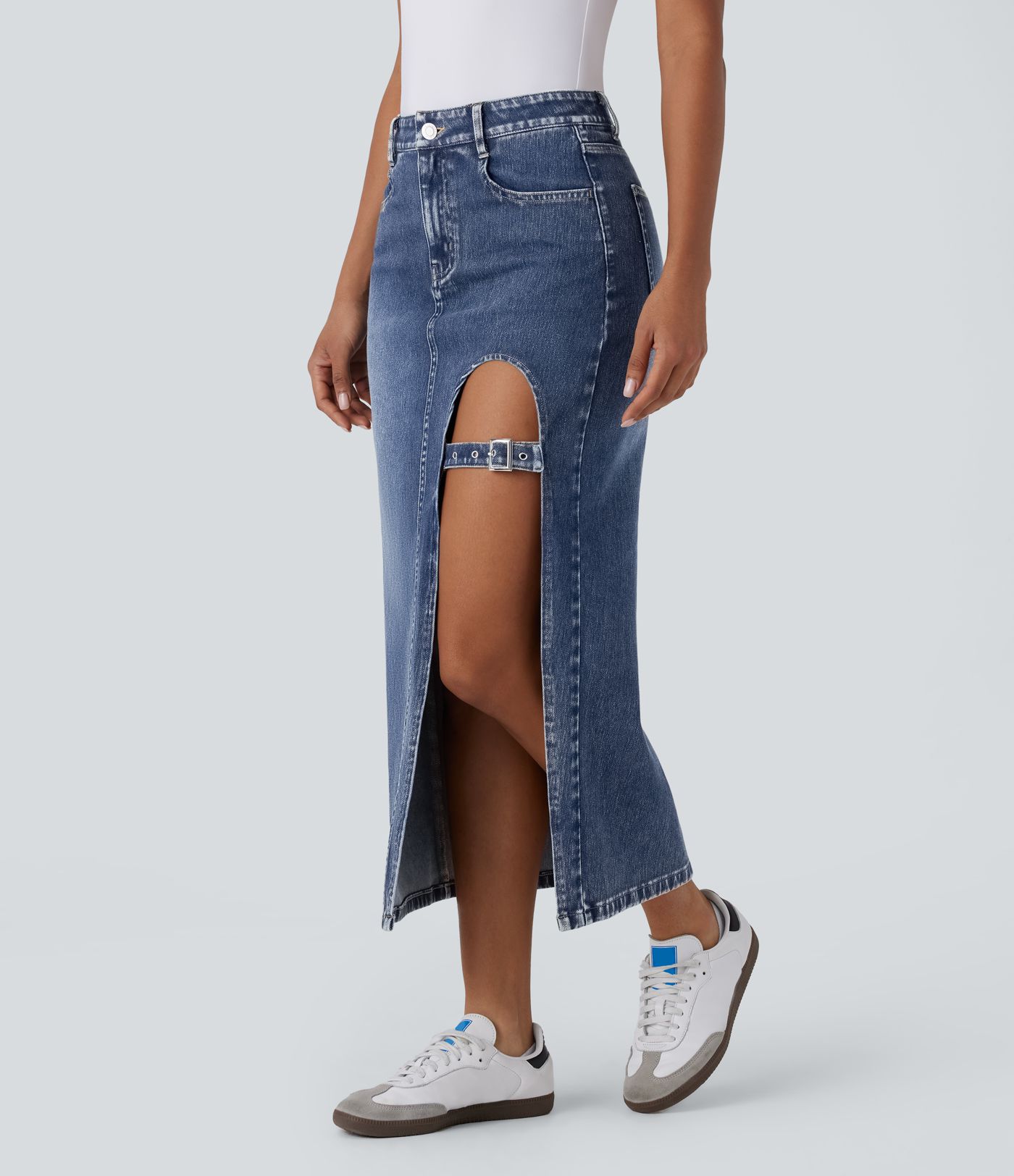 Halara Flex™ Vidutinio aukščio kišenėmis, reguliuojama sagtimi, išplautais džinsais, laisvalaikio sijonas