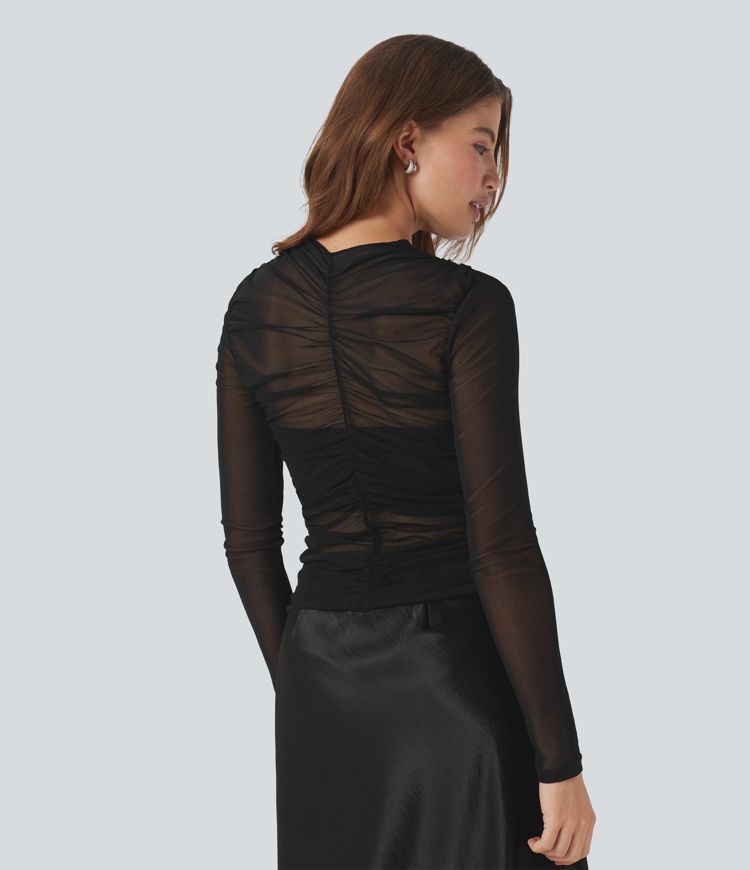 Top casual fruncido con cuello en V cruzado de malla transparente