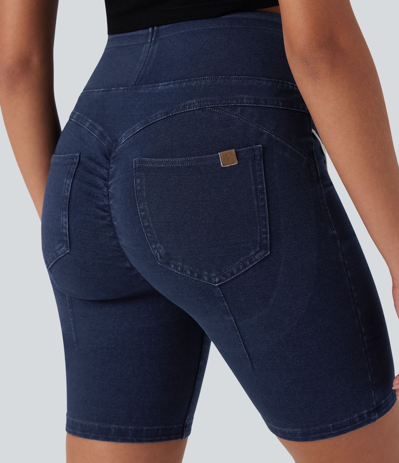 Halara Flex™ Hoch taillierte, dehnbare, lässige Jeans-Shorts mit Scrunch-Po-Lifting und Taschen