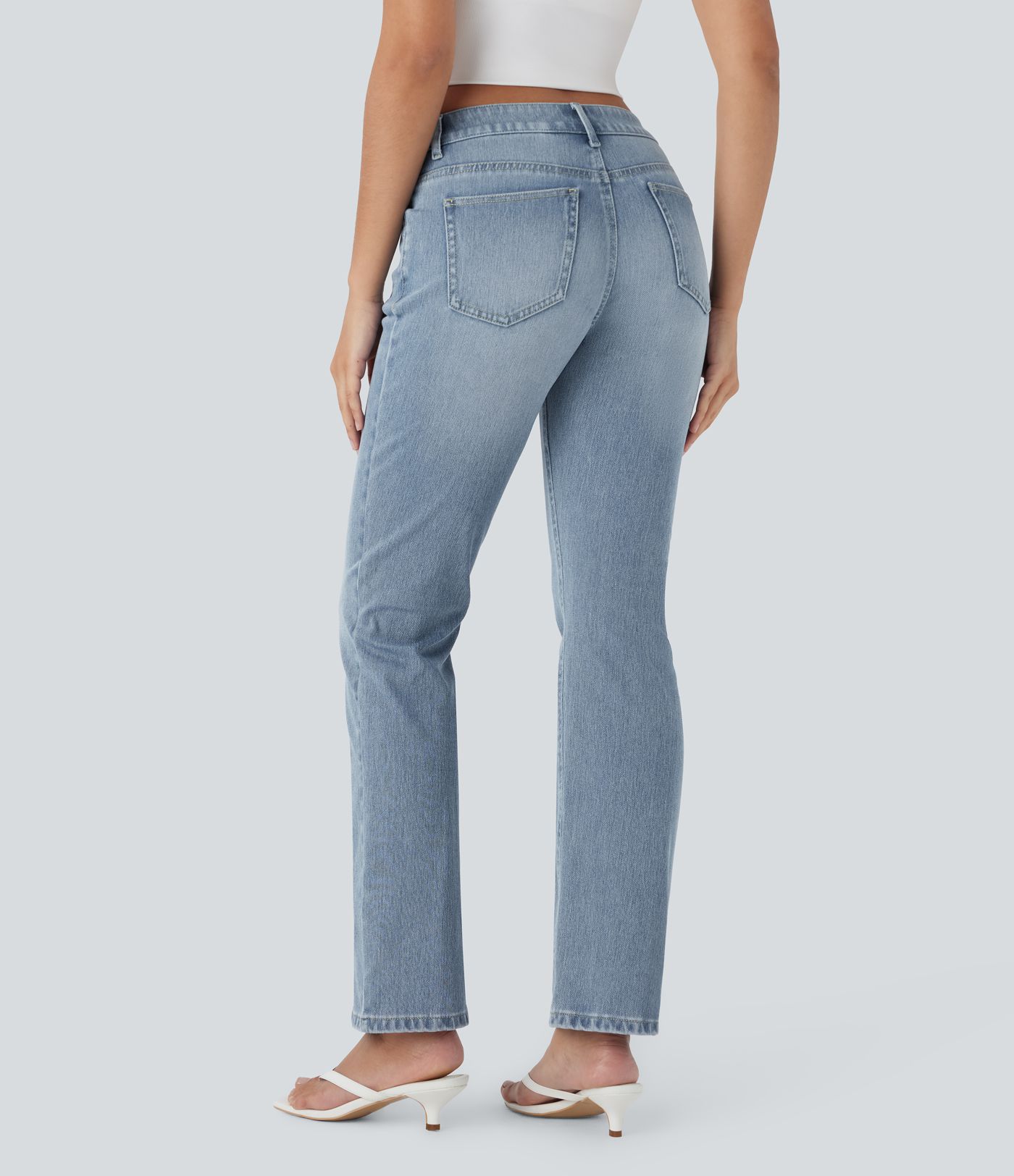 Halara Flex™ Lässige verwaschene Bootcut-Jeans aus elastischem Strick-Denim mit niedrigem Bund, Knopf, Reißverschluss und mehreren Taschen