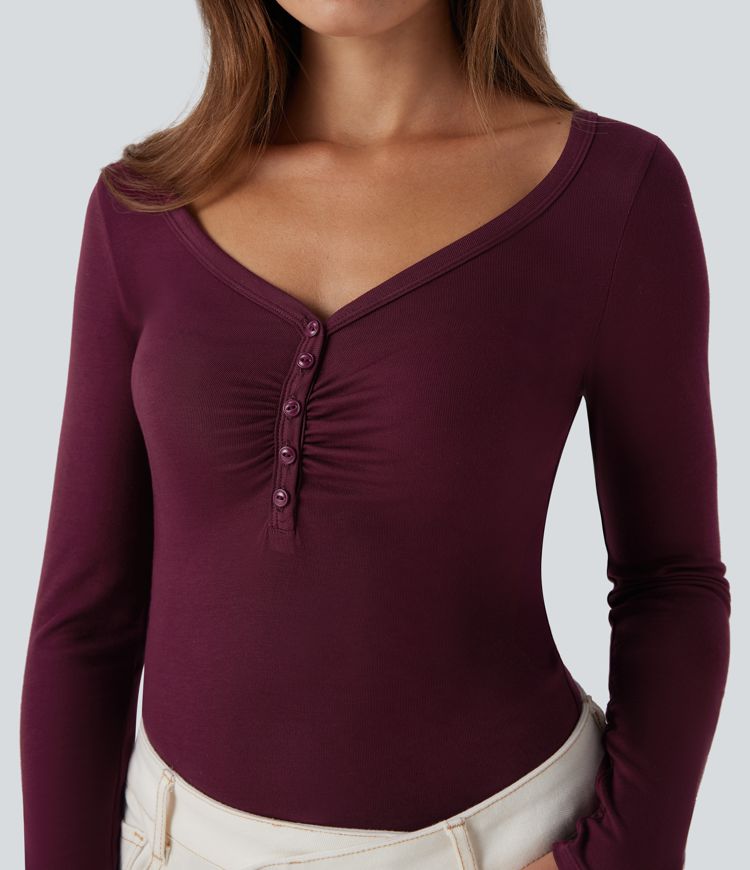 Haut tricoté à col Henley, manches longues et coupe décontractée