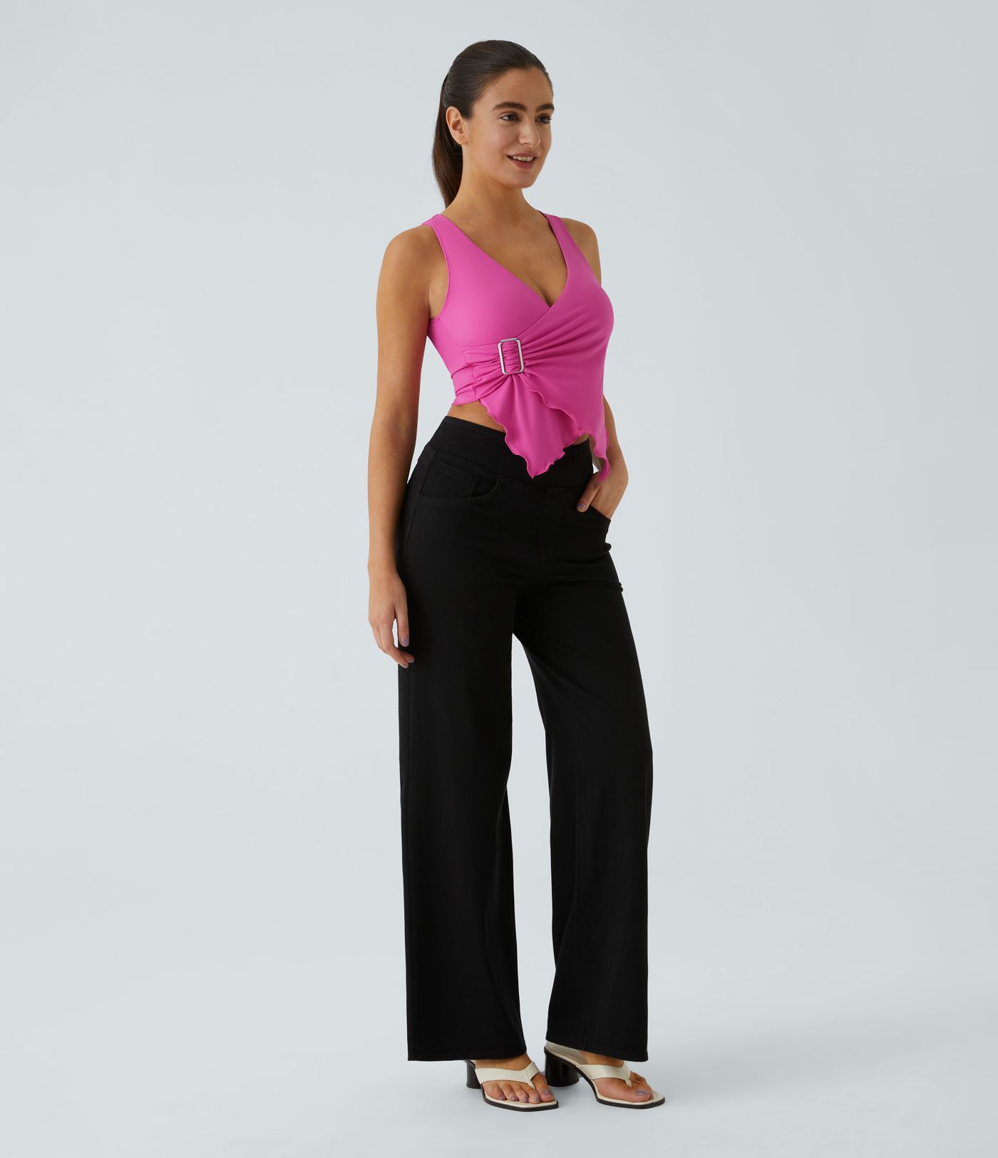 Softlyzero™ Airy Lässiges Crossover Top mit tiefem V-Ausschnitt mit dekorativer Schnalle, gewelltem Rand und Cool-Touch-UPF50+