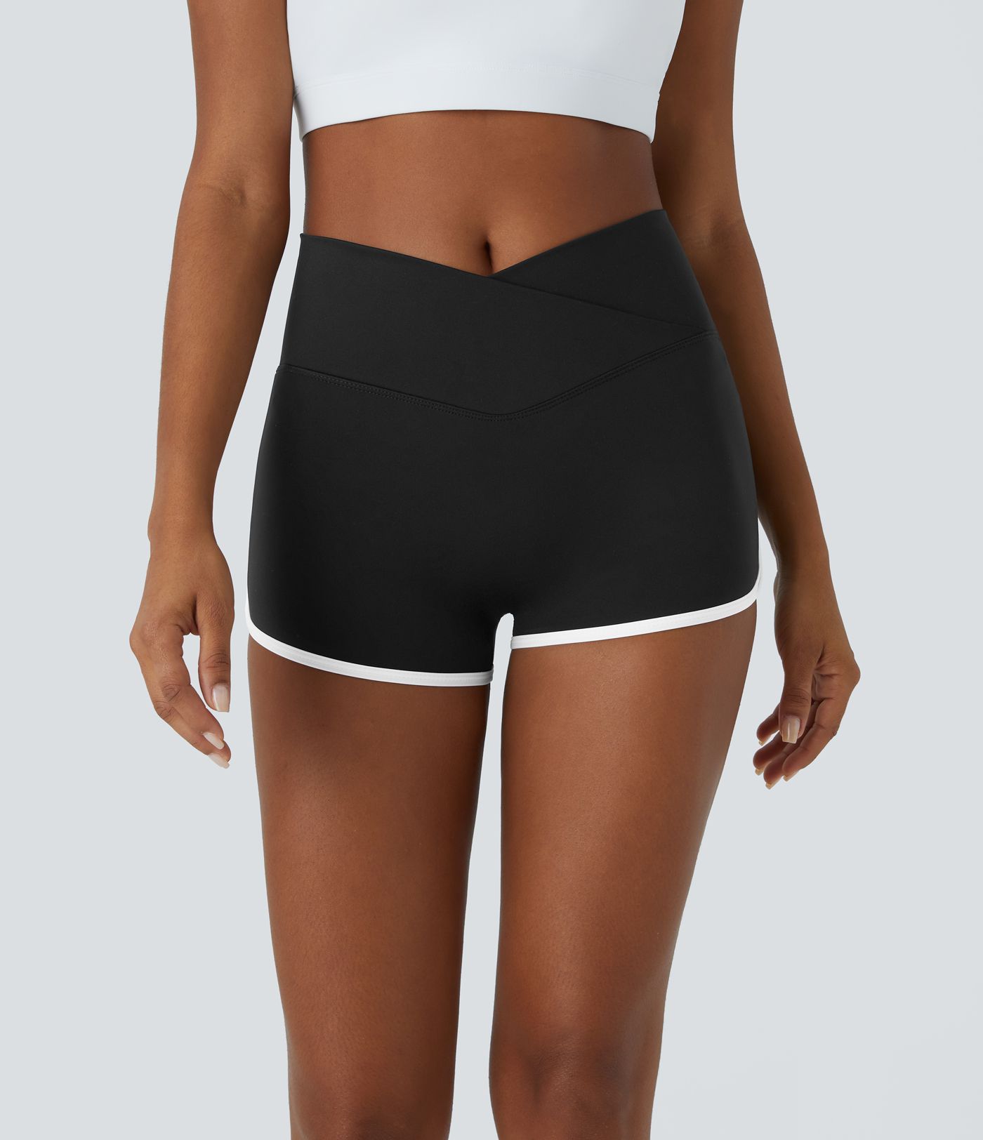 Softlyzero™ Airy Hoch taillierte Cool-Touch Po-Lifting Crossover-Shorts mit Scrunch und Farbblock 6,35 cm