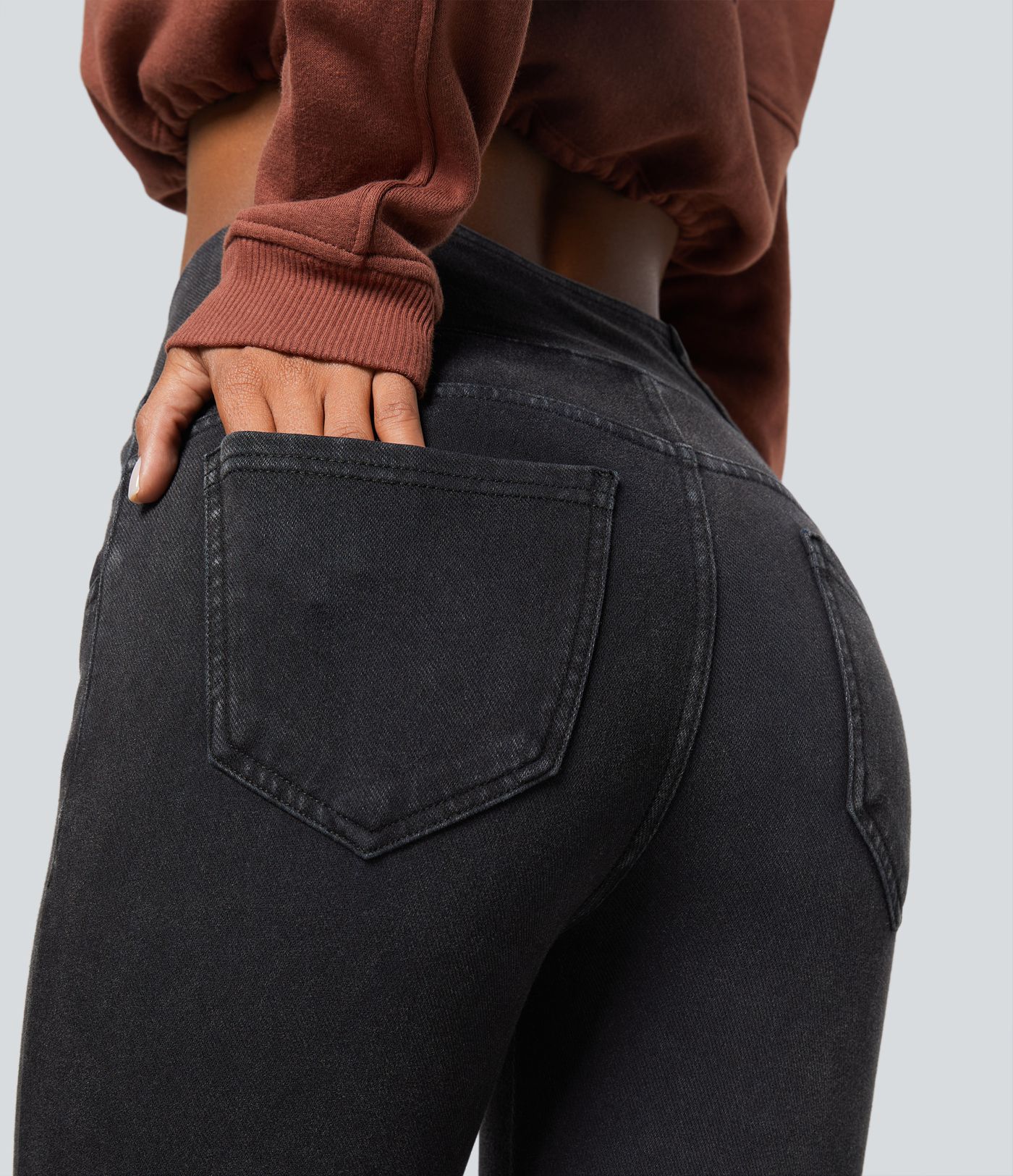 Halara Flex™ Denim Heat - 7/8-Leggings aus Denim mit hohem Crossover-Bund und Seitentaschen