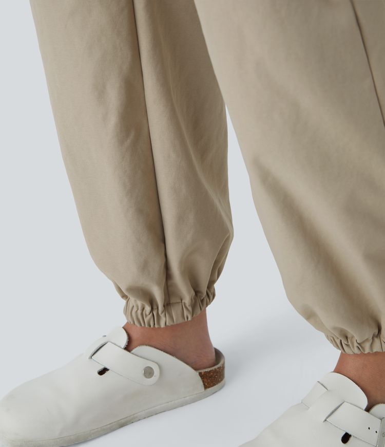 Pantalón chándal tiro alto cremallera botón bolsillo lateral plisado