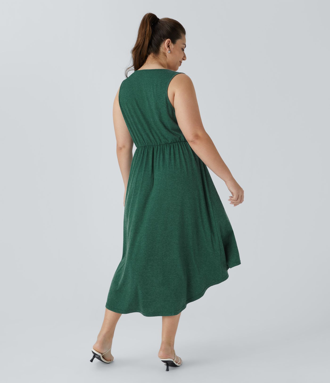 Vestido media pierna cuello V profundo sin mangas plisado alto bajo cruzado fluido talla grande