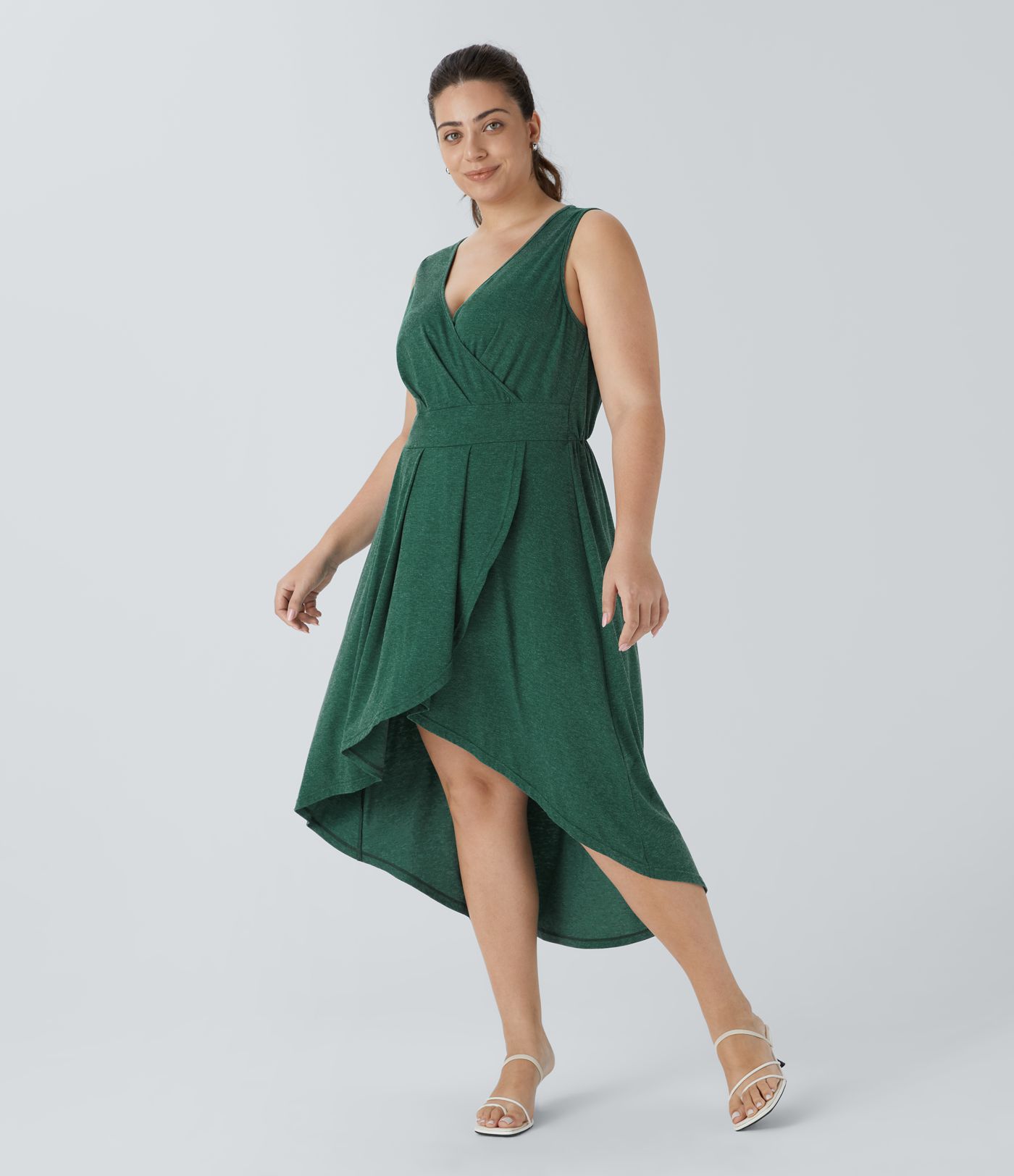 Vestido media pierna cuello V profundo sin mangas plisado alto bajo cruzado fluido talla grande