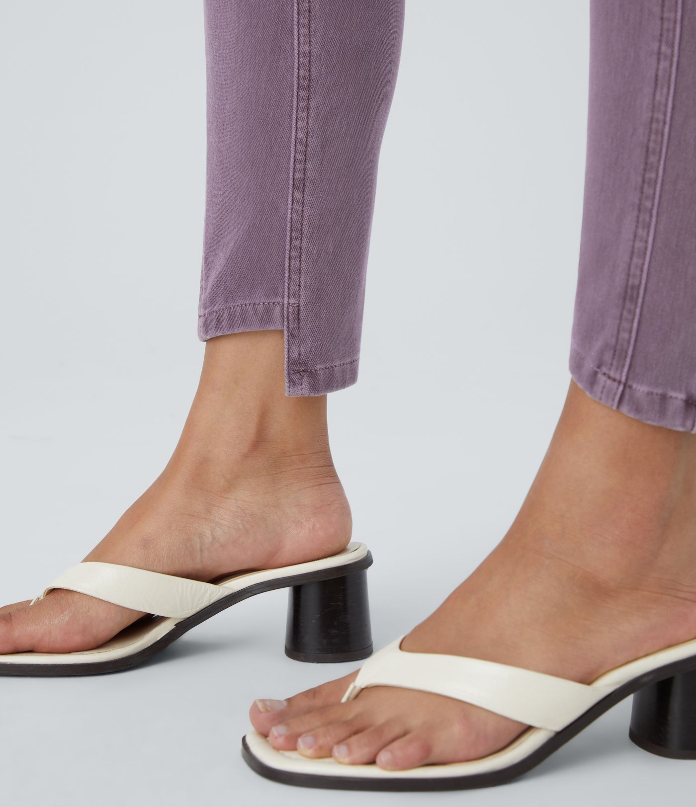 Jeans Halara Flex™ Denim ajustado elástico colorido múltiple bolsillo cierre botón