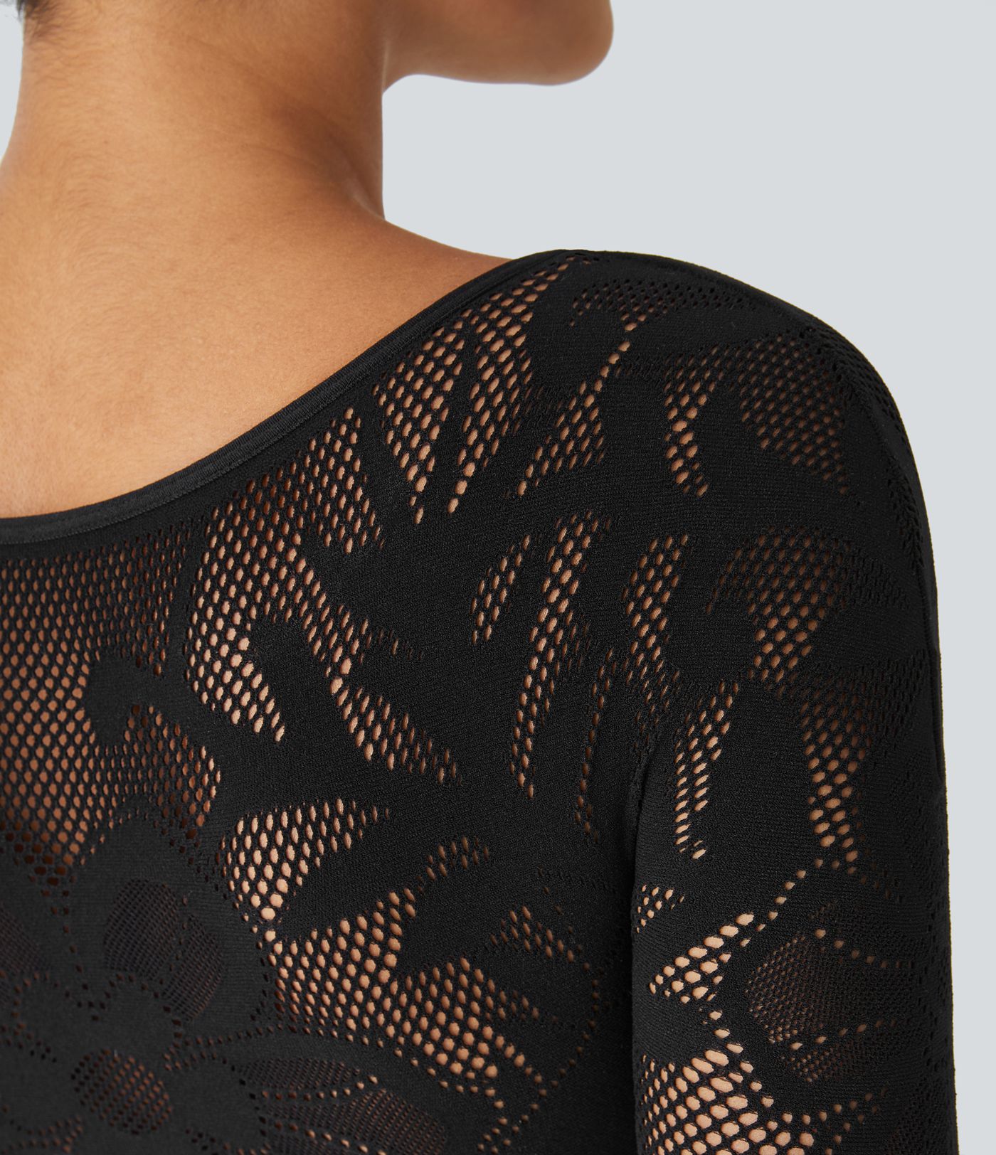 OneForm - Lässiger Bodysuit mit U-Boot-Ausschnitt, langen Ärmeln, Cut-Out-Design und nahtlosem Flow