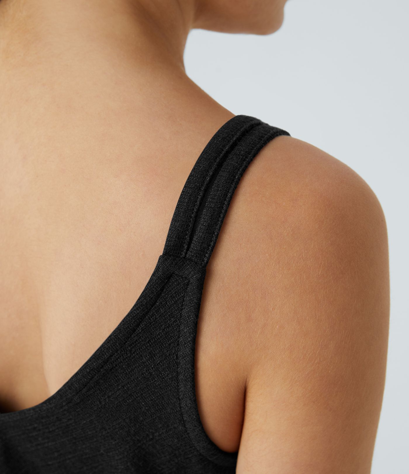 Mono pierna ancha bolsillo lateral botón cuello V tirante doble