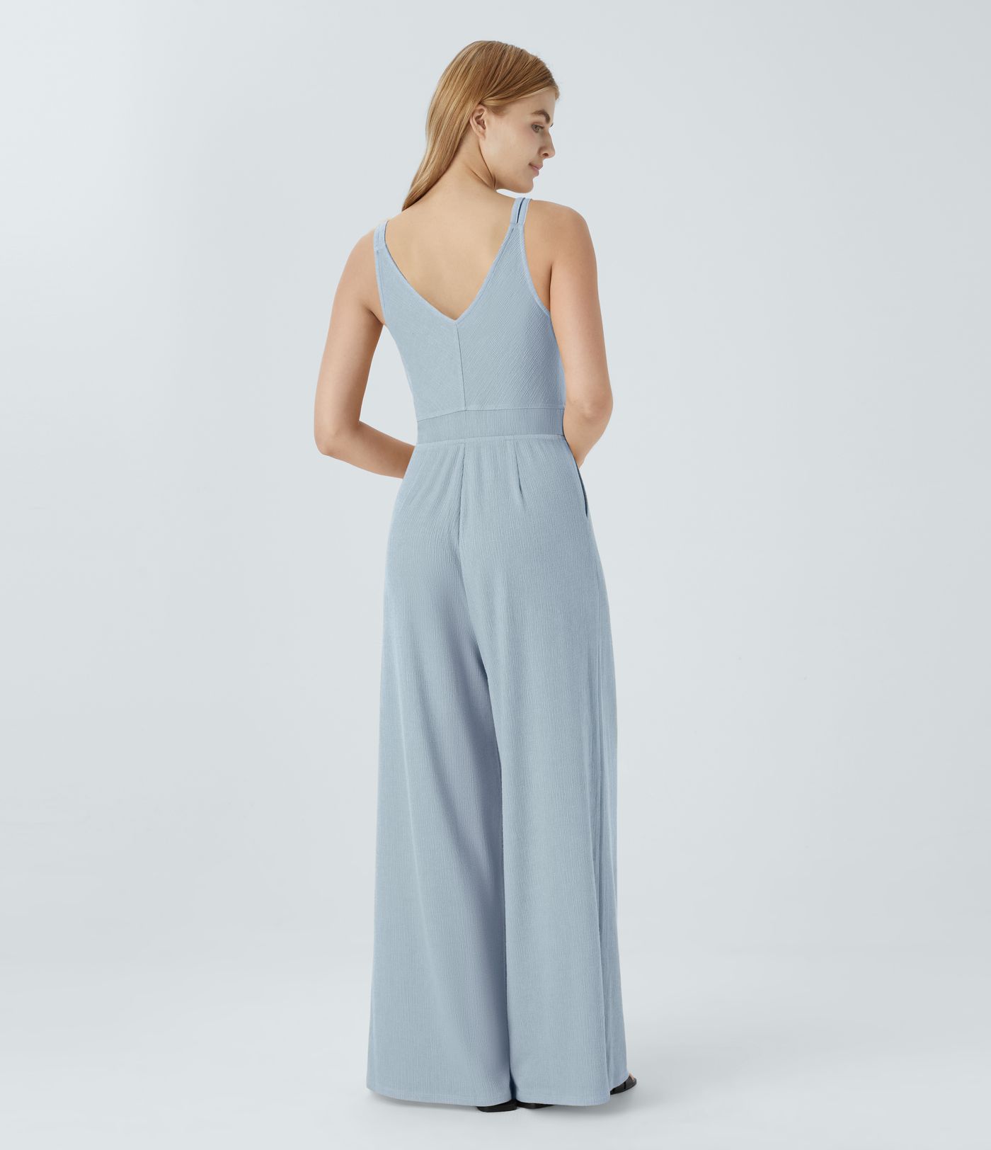 Casual flared jumpsuit with V-neck, double straps, buttons and side pockets