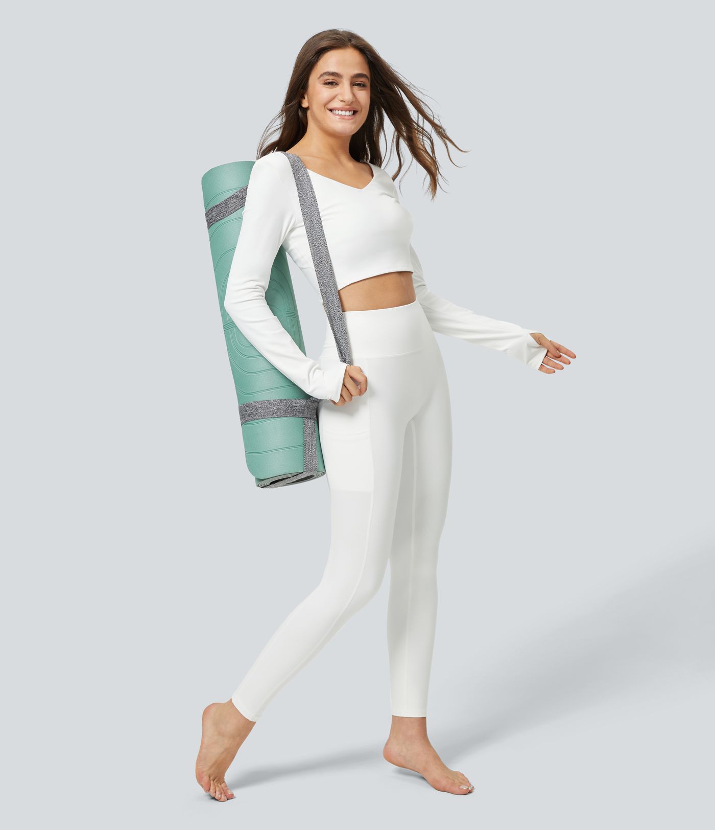 Padded V-neck and thumb hole-free cropped yoga sports top