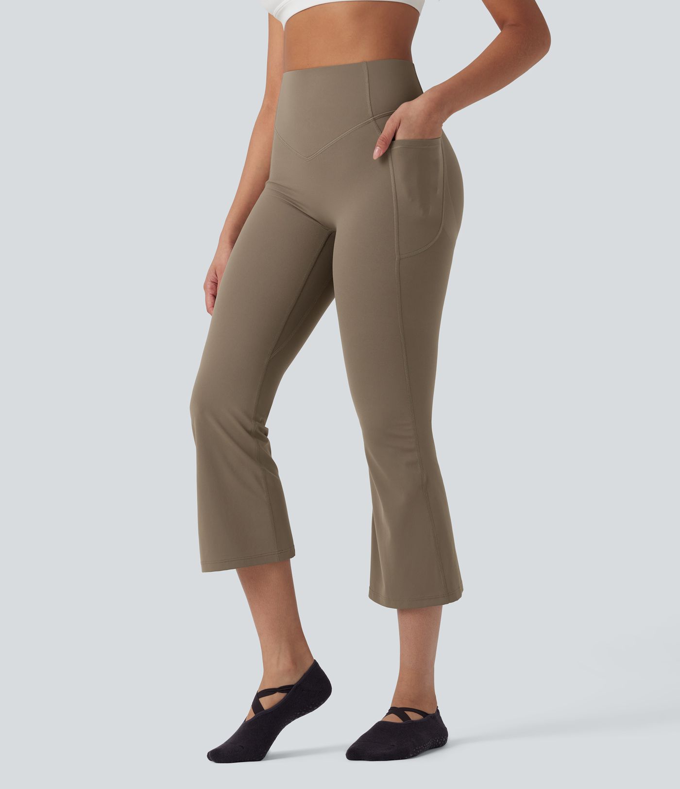 Pantalon de yoga court à coupe bootcut gainant galbant taille haute avec effet scrunch et poches Halara UltraSculpt™