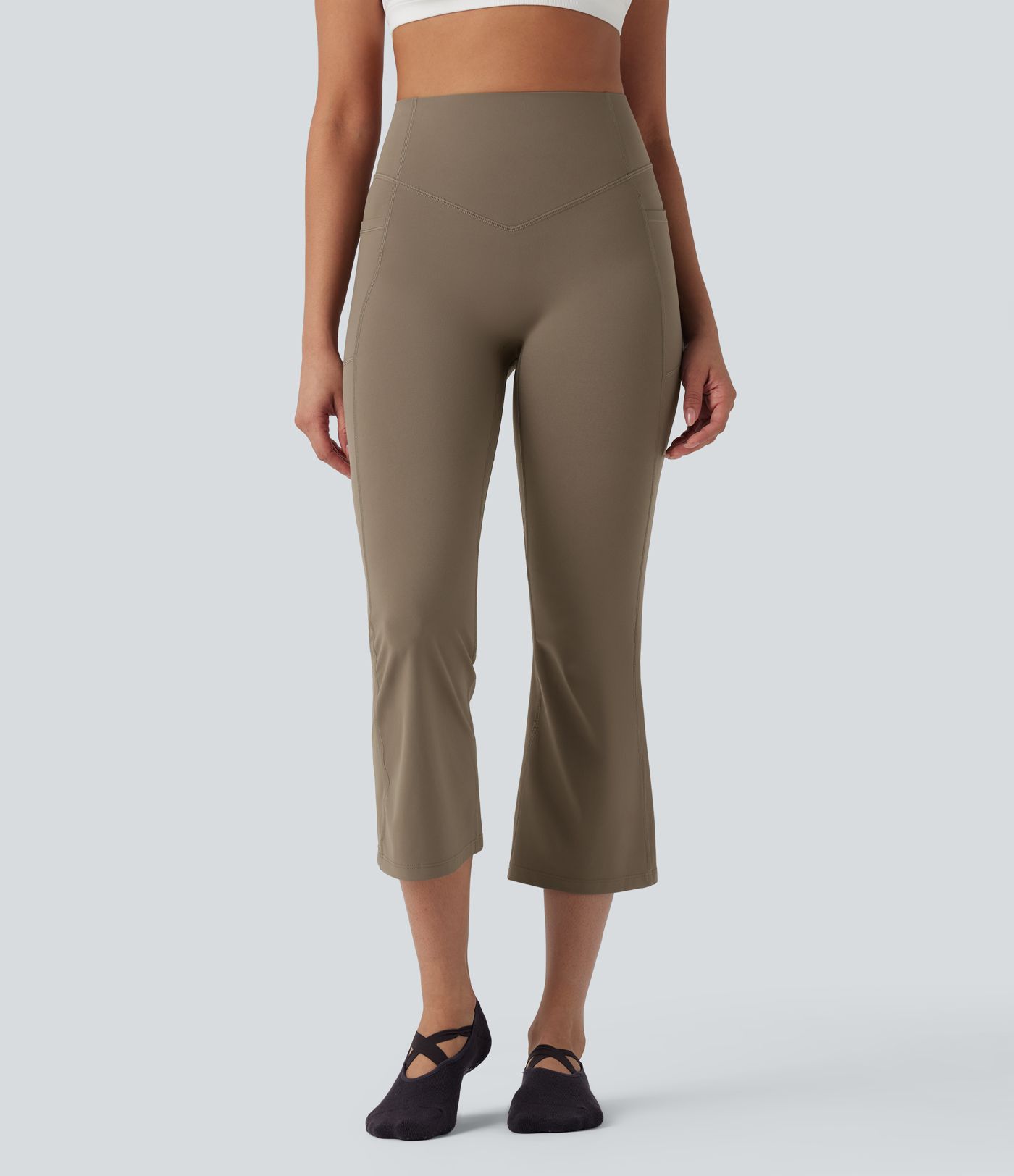 Pantalon de yoga court à coupe bootcut gainant galbant taille haute avec effet scrunch et poches Halara UltraSculpt™