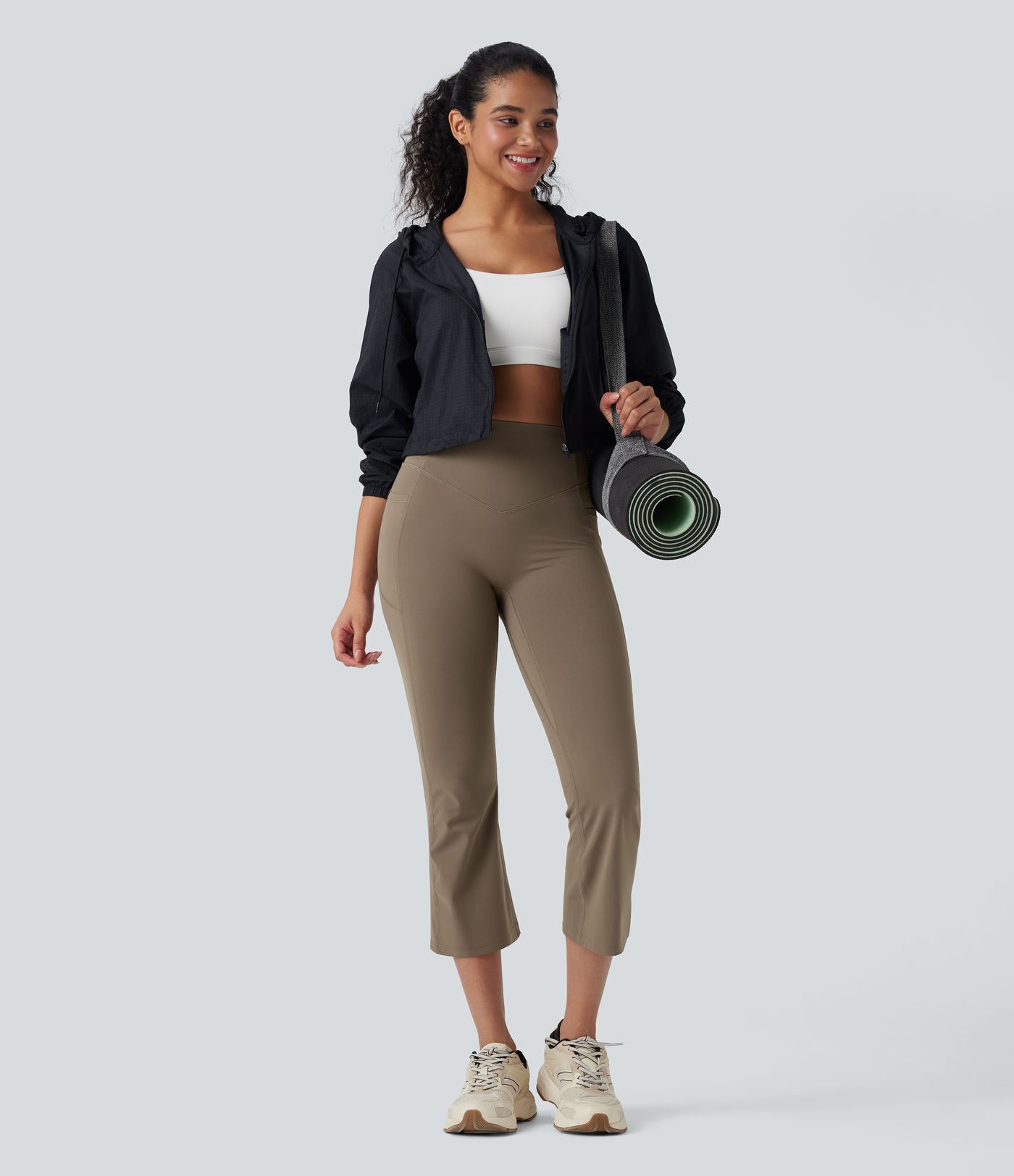 Pantalon de yoga court à coupe bootcut gainant galbant taille haute avec effet scrunch et poches Halara UltraSculpt™