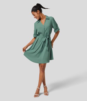 Lockeres Arbeitshemdkleid mit Kragen, hochgekrempelten Ärmeln und Gürtel Lockeres Arbeitshemdkleid mit Kragen, hochgekrempelten Ärmeln und Gürtel