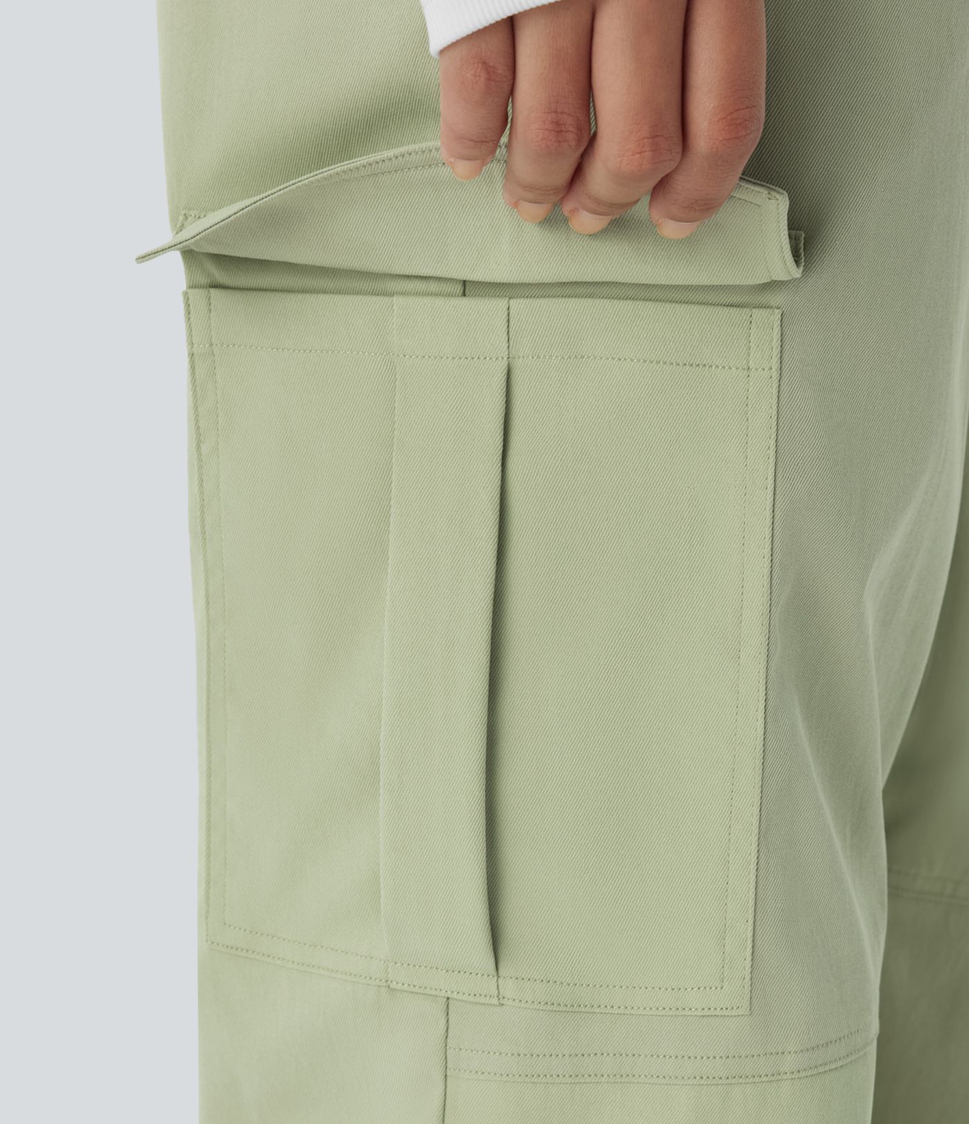 Cargo-Jogger mit mittlerer Leibhöhe, Knopf, Reißverschluss und mehreren Taschen für den Alltag