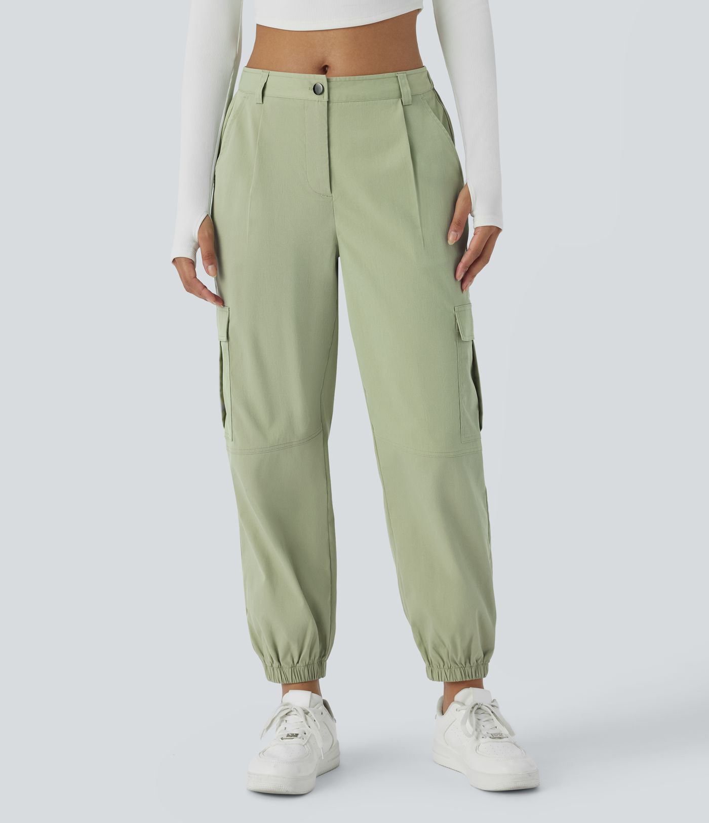 Cargo-Jogger mit mittlerer Leibhöhe, Knopf, Reißverschluss und mehreren Taschen für den Alltag