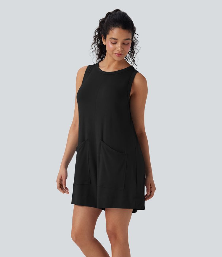 Grundlegender Jumpsuit mit Rundhalsausschnitt und Taschen für den lassigen Alltag