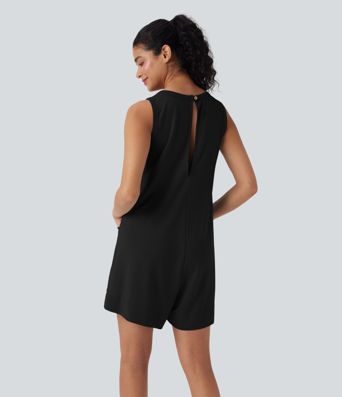 Grundlegender Jumpsuit mit Rundhalsausschnitt und Taschen für den lassigen Alltag