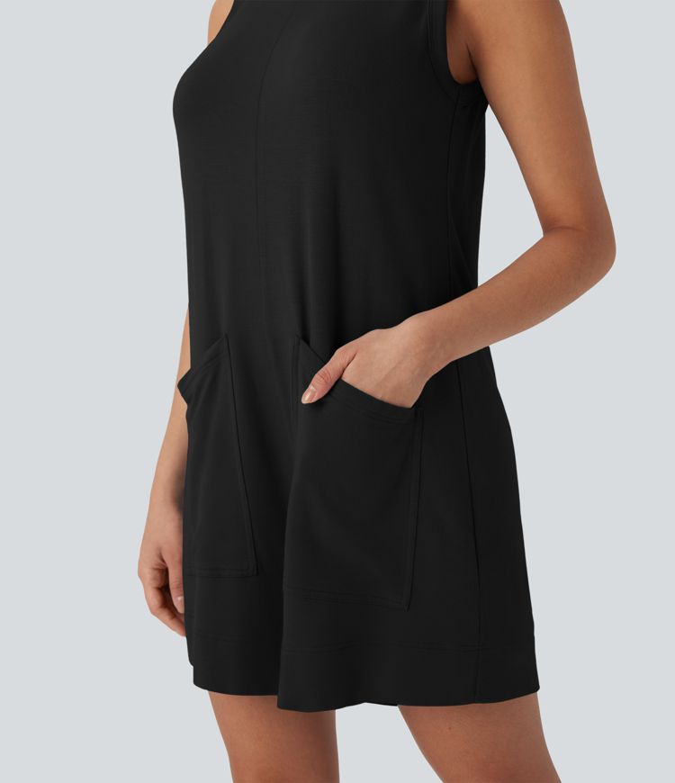 Grundlegender Jumpsuit mit Rundhalsausschnitt und Taschen für den lassigen Alltag