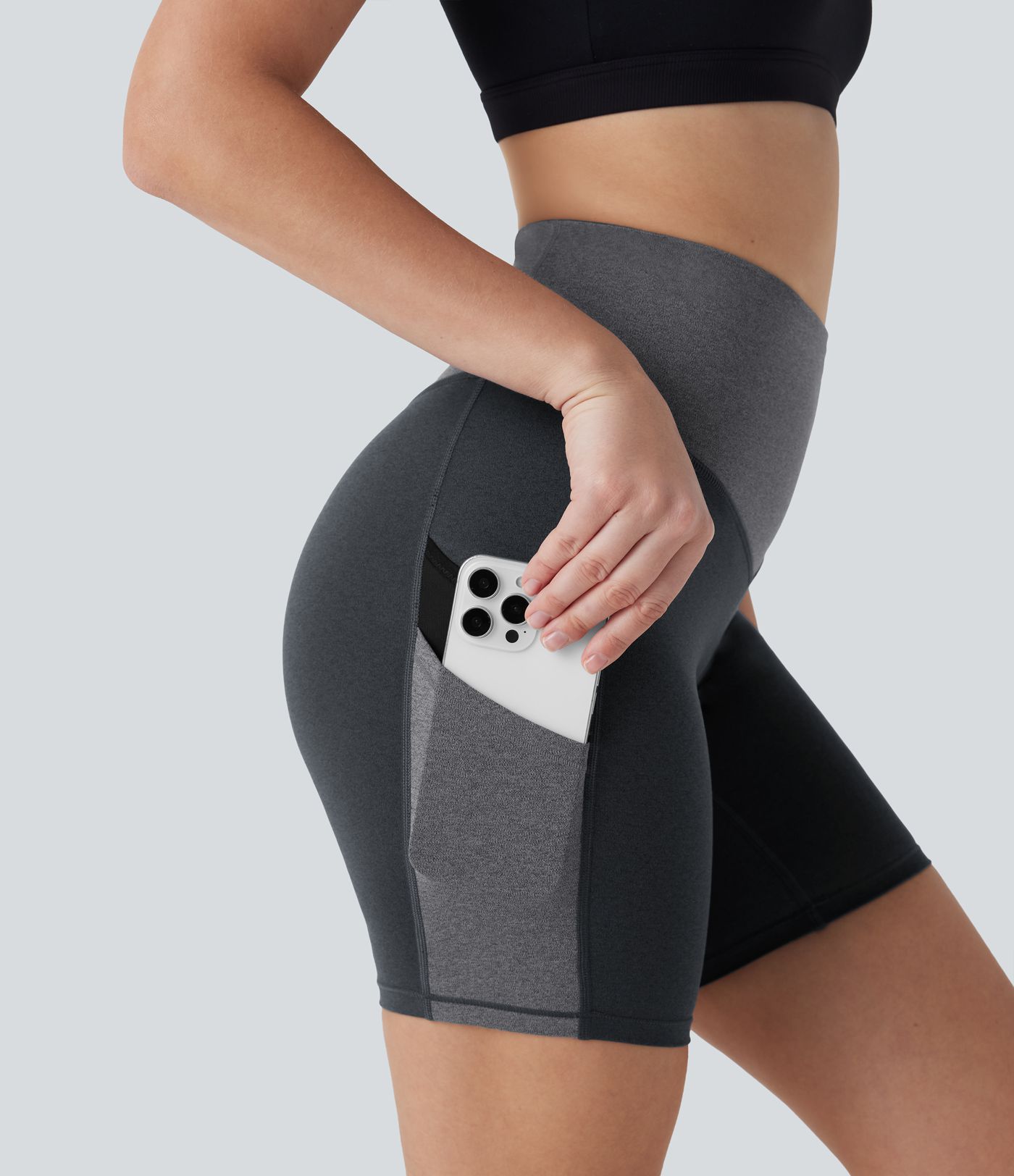 Shorts de yoga de cintura alta de malla en contraste con bloques de color y secado rápido de 18 cm y con bolsillos