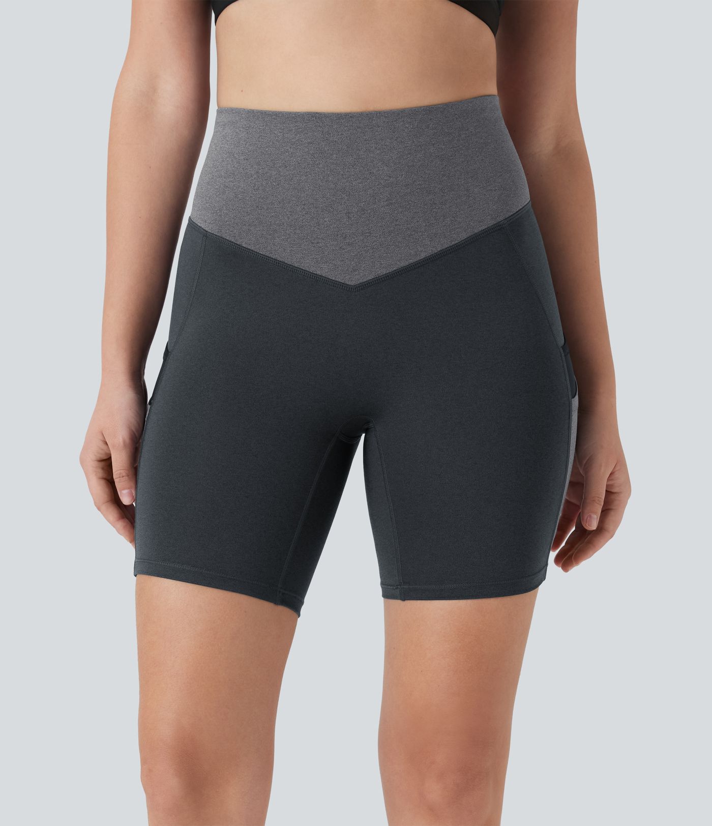Shorts de yoga de cintura alta de malla en contraste con bloques de color y secado rápido de 18 cm y con bolsillos
