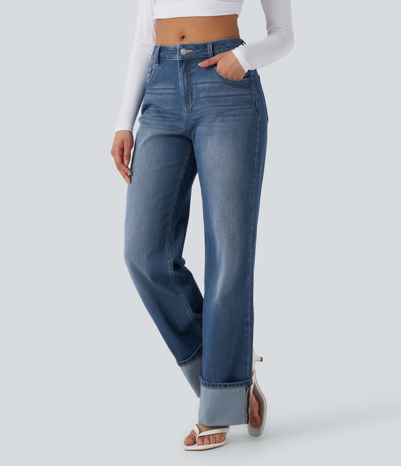 Halara Flex™ vaqueros de tiro medio con bajos remangados, pernera recta y holgada, con bolsillos.