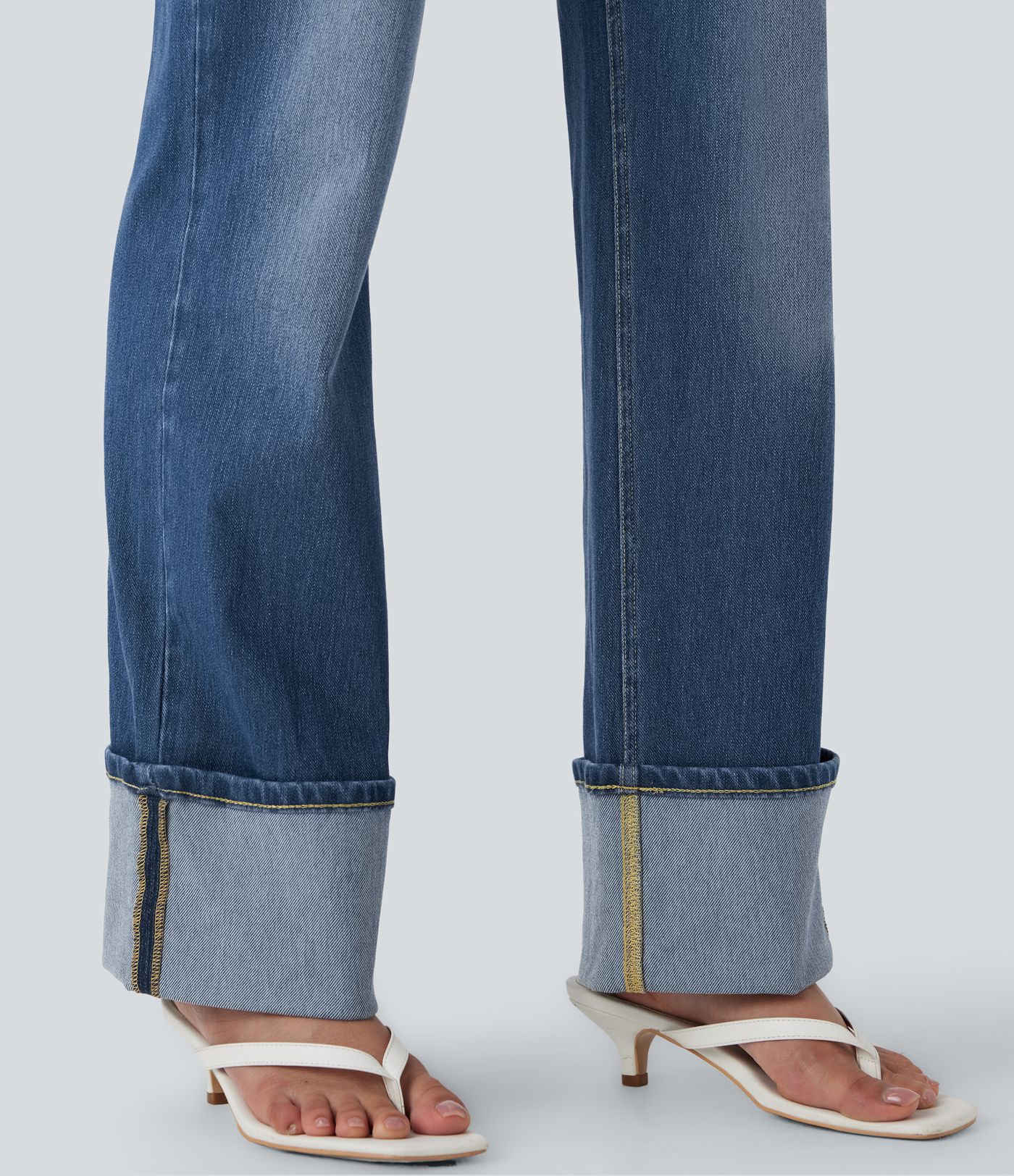 Halara Flex™ vaqueros de tiro medio con bajos remangados, pernera recta y holgada, con bolsillos.