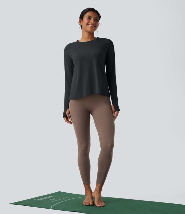 Sportovní top bez zad s dlouhým rukávem a otvorem na palec pro jógu