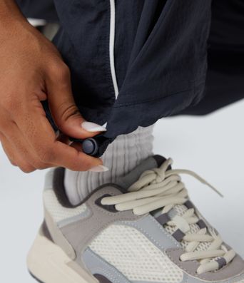 Lightweight Durable Water Repellent Low Rise Drawstring Color Block Cinchable Hem Running Joggers with Pockets