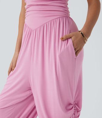 Mono Playero con Cuello Halter, Cordón Trasero y Bolsillos con Costuras