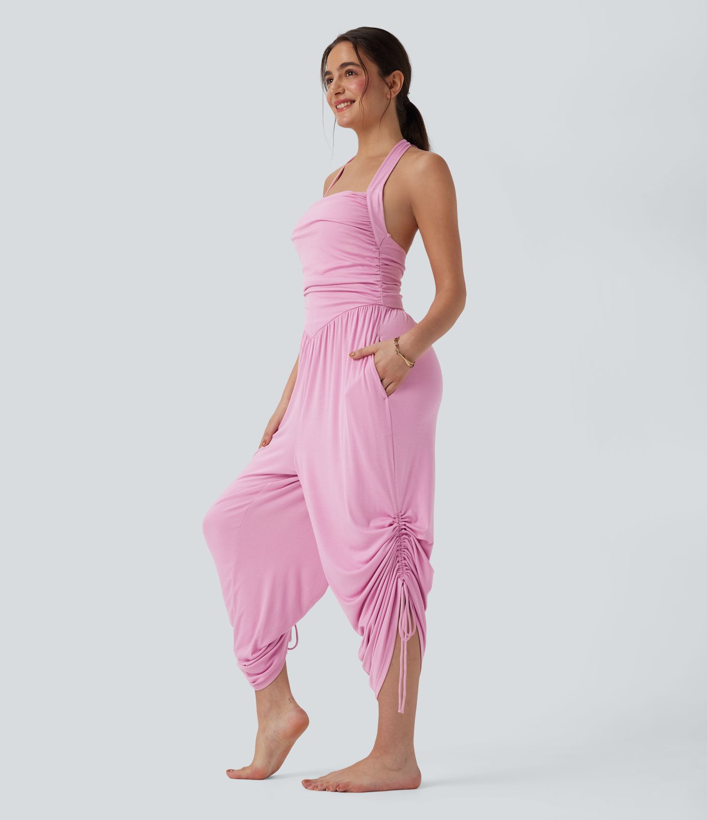 Mono Playero con Cuello Halter, Cordón Trasero y Bolsillos con Costuras