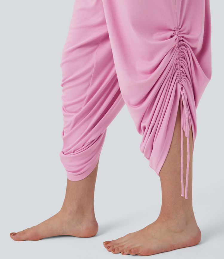 Mono Playero con Cuello Halter, Cordón Trasero y Bolsillos con Costuras