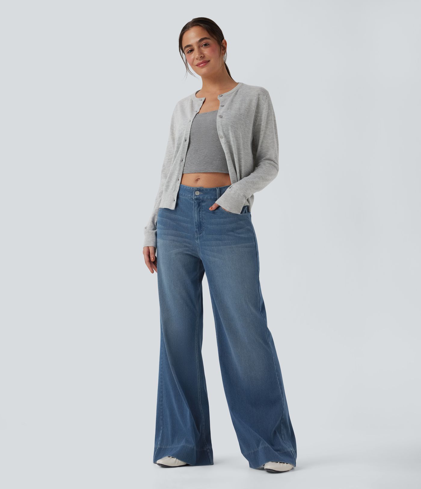 Halara Flex™ vaqueros campanados de tiro medio, de corte relajado, con bolsillos