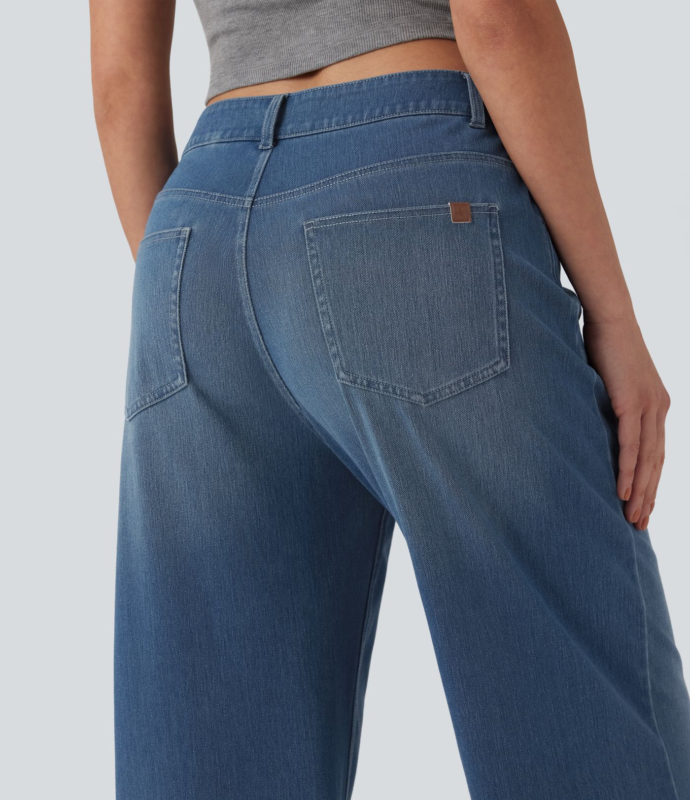 Halara Flex™ vaqueros campanados de tiro medio, de corte relajado, con bolsillos